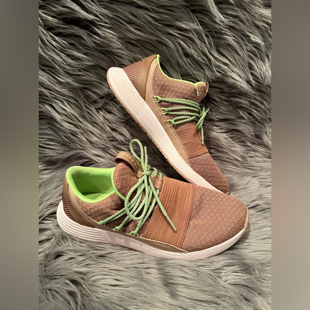 Under Armour Althletic Shoes (Womens Size 8.5)